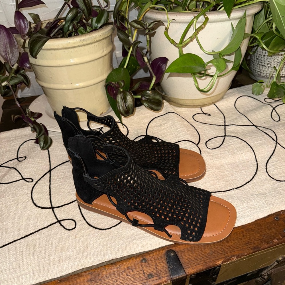 Lucky Brand Black and Tan Cutout Sandals